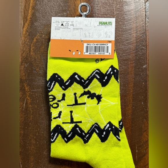 Peanuts Snoopy Halloween Trick or Treat Socks New in Packaging - Picture 4 of 4